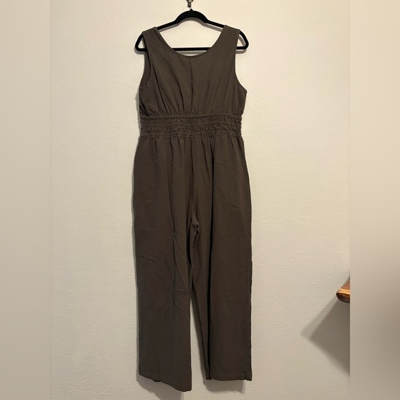 Sleeveless Wide Leg Jumpsuit - Picture 5 of 7